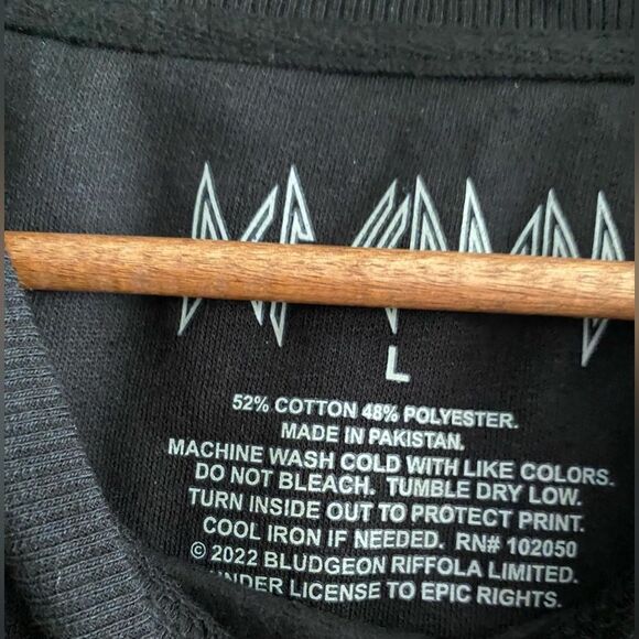 NWT Def Leppard Women Christmas Holiday Black Graphic Sweatshirt L Large - Picture 7 of 8